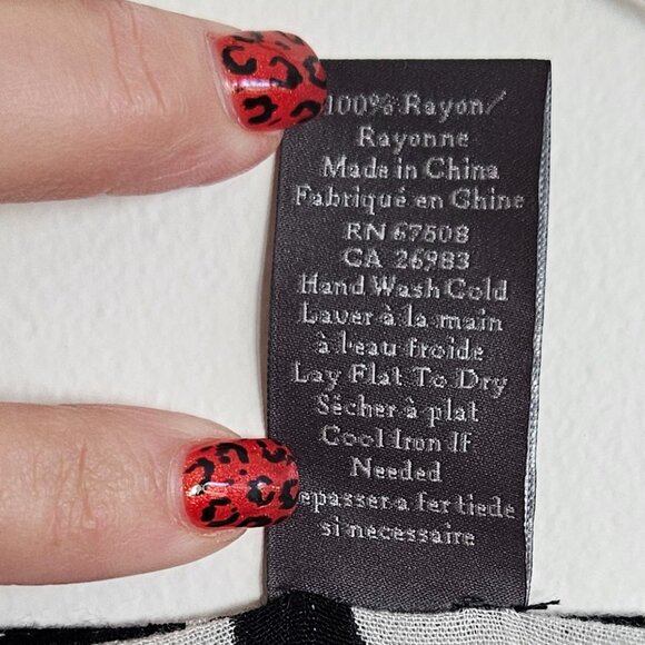 Vince Camuto Monochrome Floral Kimono Cover up OS, Free Shipping - Picture 4 of 4